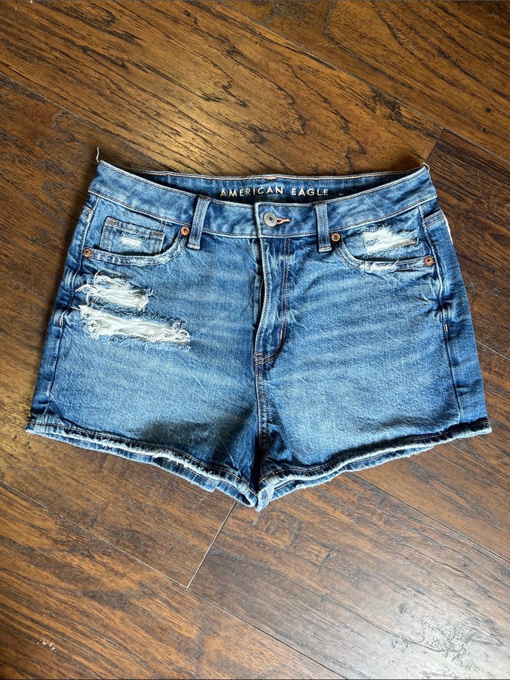 American Eagle woman’s Mom Short size 4